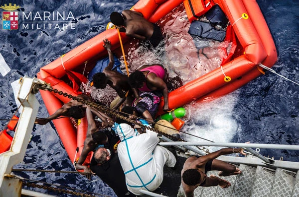 Hơn 700 người di cư chết trong 3 ngày ở Địa Trung Hải
