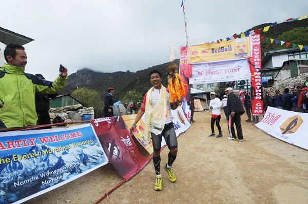 Binh sĩ Nepal thắng cuộc đua marathon cao nhất thế giới