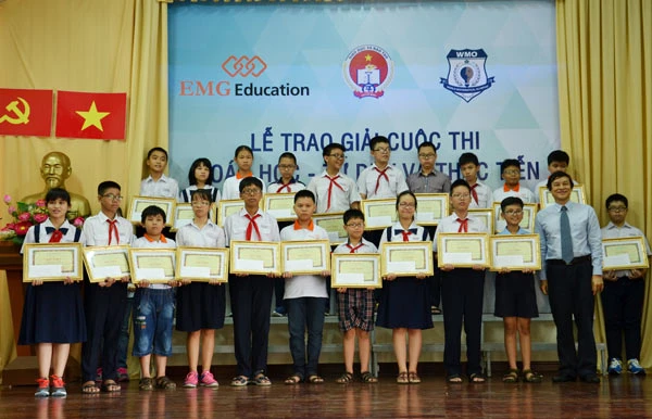 Trao giải cuộc thi “Toán học – Tư duy và Thực tiễn” lần 1 – 2016