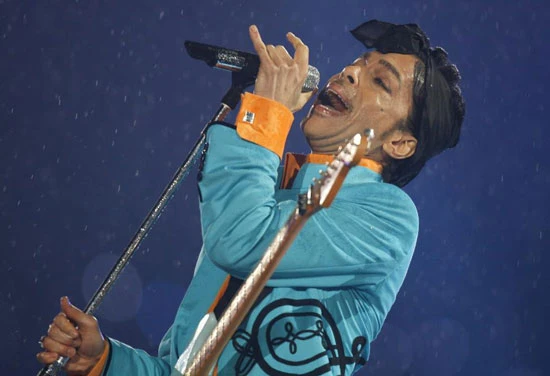 Huyền thoại âm nhạc Prince chết vì dùng thuốc giảm đau quá liều
