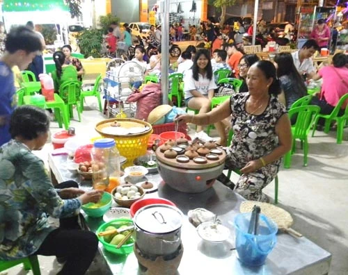 Khai trương chợ đêm đầu tiên tại Phan Thiết