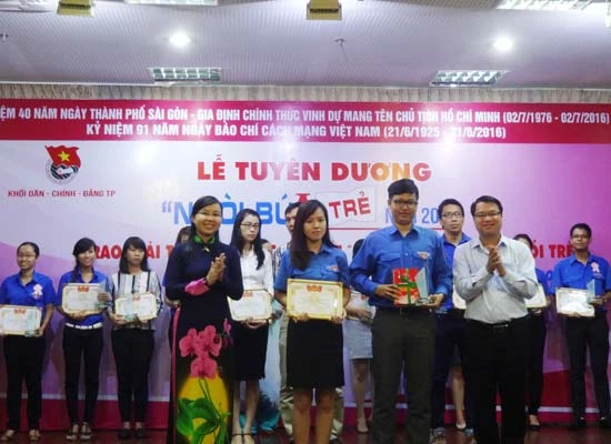 Tuyên dương Ngòi bút trẻ cho 3 tập thể và 13 cá nhân