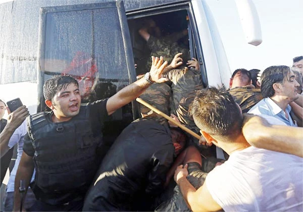 Vụ đảo chính tại Thổ Nhĩ Kỳ: Các nước láng giềng tăng cường biện pháp an ninh