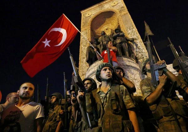 Thổ Nhĩ Kỳ đẩy lùi âm mưu đảo chính quân sự