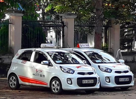Gia Lai: Hành khách đi taxi dùng dao khống chế, cướp tài sản tài xế