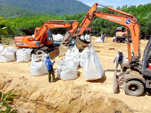 Tiến hành xử lý chất bùn thải nguy hại của Formosa Hà Tĩnh