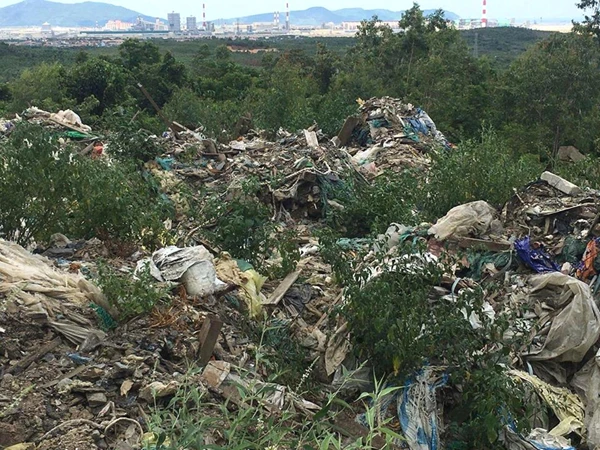 Thêm địa điểm đổ trái phép hàng tấn rác thải nghi của Formosa Hà Tĩnh