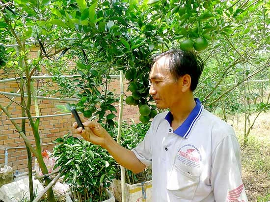 Máy phun thuốc điều khiển bằng điện thoại