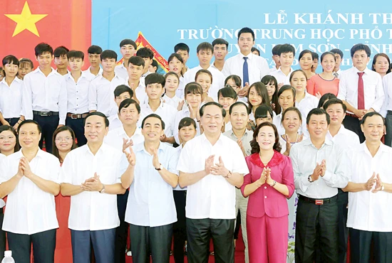 Chủ tịch nước Trần Đại Quang dự khánh thành 2 trường THPT ở Ninh Bình