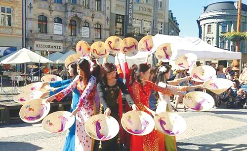 Văn hóa Việt trong ngày lễ hội