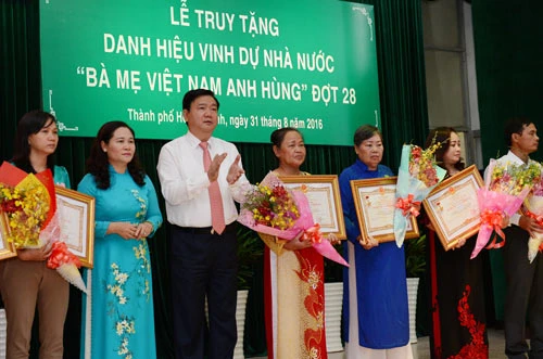 TPHCM truy tặng danh hiệu Bà Mẹ Việt Nam Anh hùng cho 40 mẹ