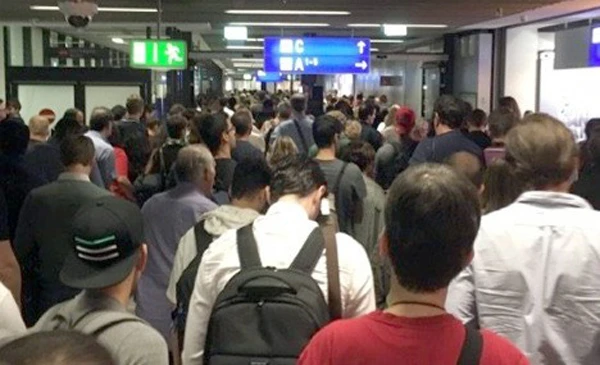 Sân bay Frankfurt sơ tán vì hành khách vượt cổng an ninh
