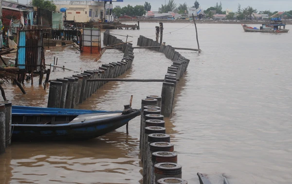 Kè đang thi công đã… sạt lở tại Cà Mau