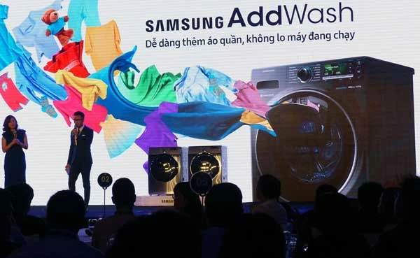 Tha hồ thêm đồ khi đang giặt nếu dùng máy giặt Samsung AddWash