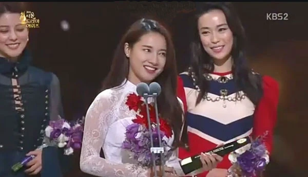 Nhã Phương đoạt giải Ngôi sao Châu Á tại Seoul International Drama Awards 2016