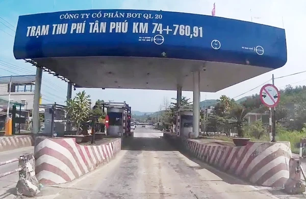 Kiểm tra, giám sát công tác thu phí của Trạm thu phí Tân Phú trên QL20