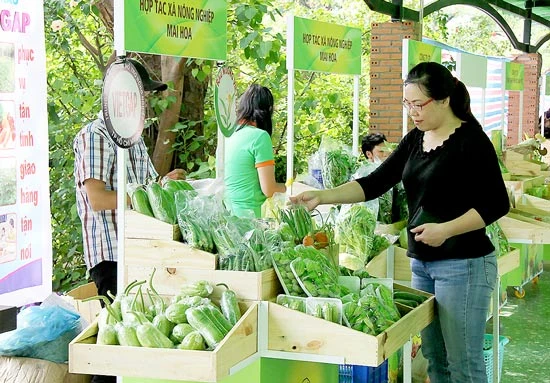 Kết nối sản xuất và tiêu thụ nông sản còn lỏng lẻo