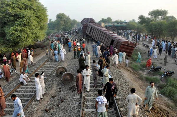 Tai nạn tàu tốc hành tại Pakistan, 6 người chết, 150 người bị thương