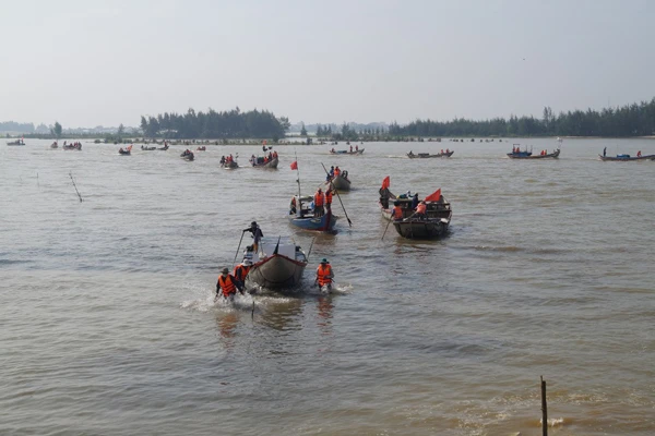 2.000 người tham gia ứng phó sóng thần