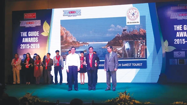 Sanest Tourist đạt giải thưởng The Guide 2015 - 2016