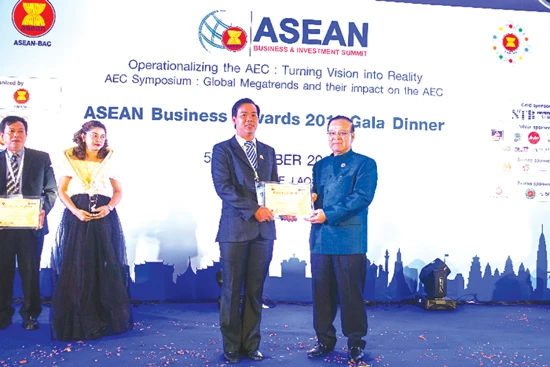 Công ty Yến sào Khánh Hòa được vinh danh tại lễ trao giải ASEAN Business Awards 2016