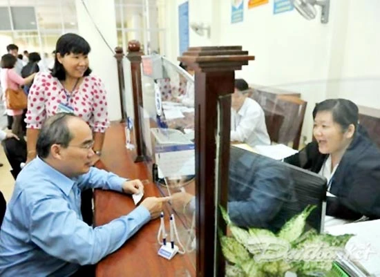 Đồng chí Nguyễn Thiện Nhân khảo sát “một cửa” ở Cần Thơ