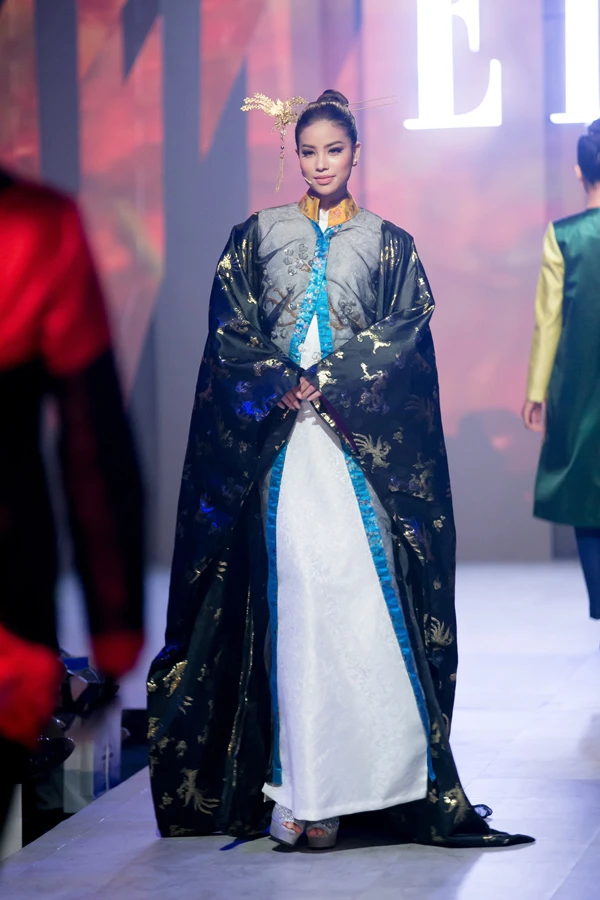 Ngọc Giàu, Phạm Hương mang cải lương lên sàn diễn thời trang