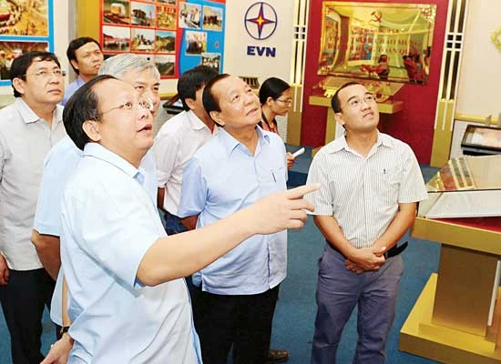 Đoàn công tác TPHCM thăm thủy điện Sơn La