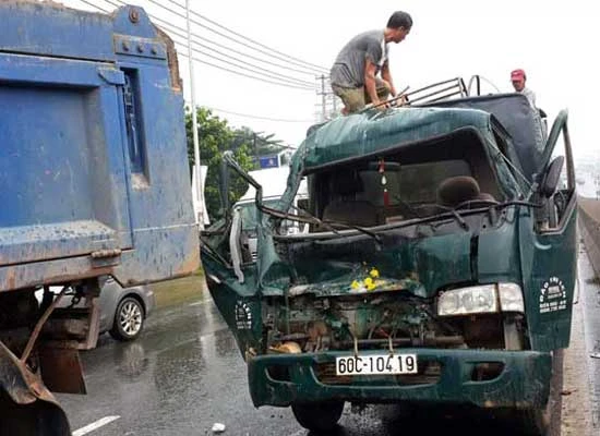 5 xe tông liên hoàn trên quốc lộ 1A, nhiều người sợ hãi