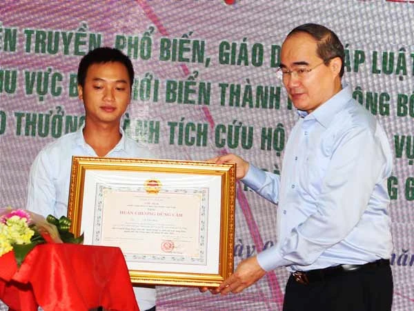 Trao tặng Huân chương Dũng cảm cho thuyền viên cứu nhiều người trong vụ chìm tàu Thảo Vân 2