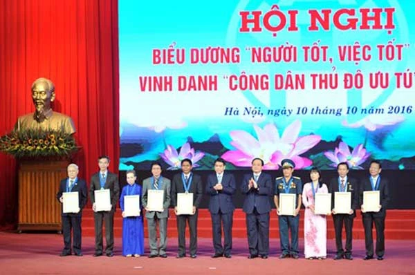 Hà Nội vinh danh công dân Thủ đô ưu tú năm 2016