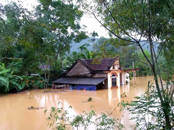 Nghệ An, Hà Tĩnh vẫn có mưa rất to, bão Sarika đang hướng vào biển Đông