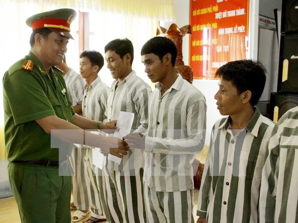 Chủ tịch nước Trần Đại Quang ký quyết định về đặc xá năm 2016