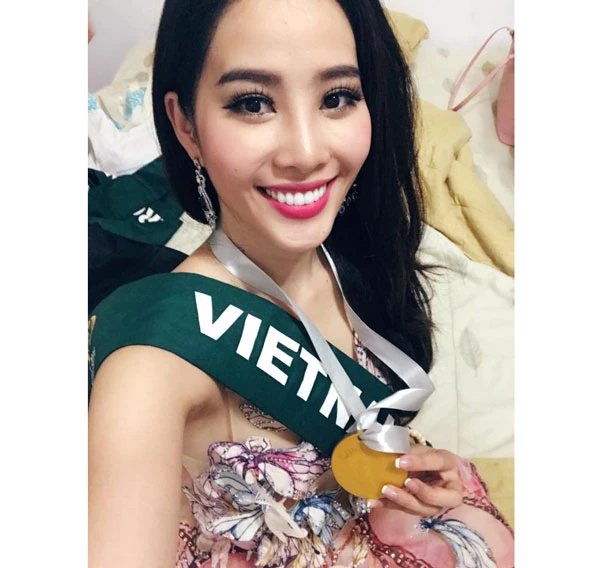 Nam Em đoạt Huy chương Bạc Tài năng tại Miss Earth 2016