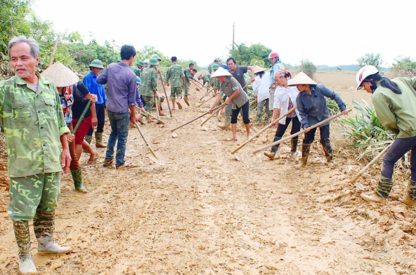 Ngổn ngang sau lũ