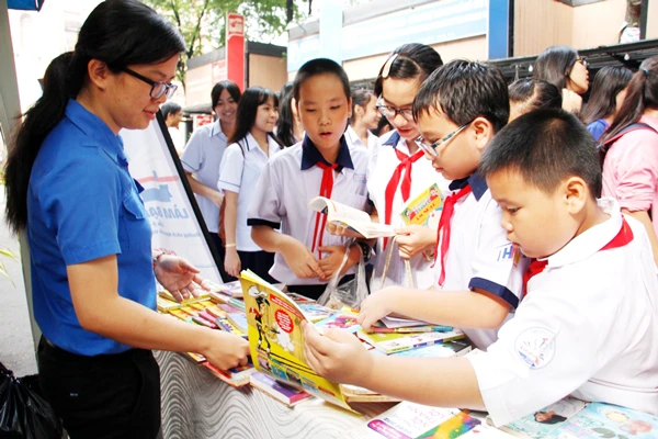 Ngày hội “Làm bạn với sách” năm 2016 - Hướng người trẻ sống tốt