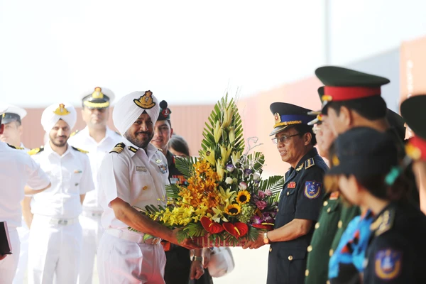 Tàu tuần tra của Lực lượng bảo vệ bờ biển Ấn Độ thăm Đà Nẵng
