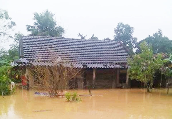 Thủ tướng yêu cầu ứng phó khẩn cấp mưa lũ tại miền Trung