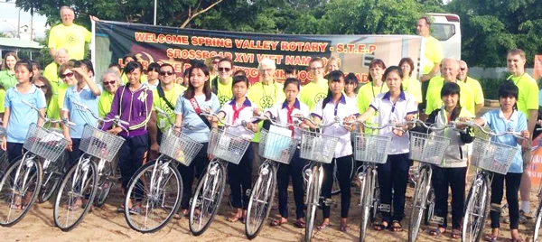 Xe đạp mới tặng nữ sinh Tam Nông vượt khó học giỏi