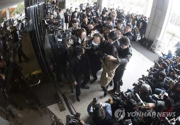 Hai cựu cố vấn Tổng thống Hàn Quốc bị thẩm vấn trong vụ bê bối Choi Soon-sil