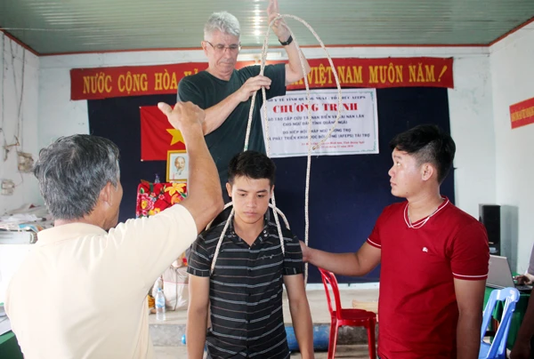 AFEPS đào tạo cấp cứu tai nạn lặn biển cho ngư dân