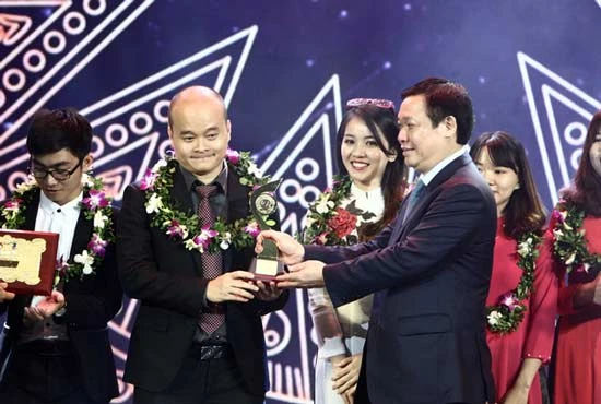 Trao giải thưởng Nhân tài đất Việt 2016