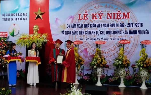 ĐH Đà Lạt trao bằng Tiến sĩ danh dự cho ông Johnathan Hạnh Nguyễn