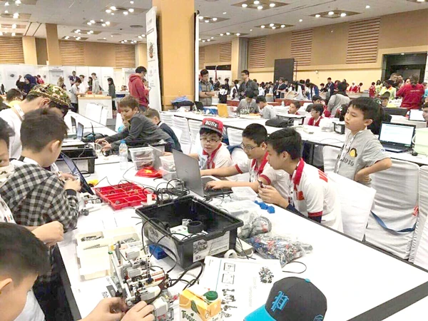 Học sinh Việt Nam đoạt giải ba cuộc thi robot thế giới