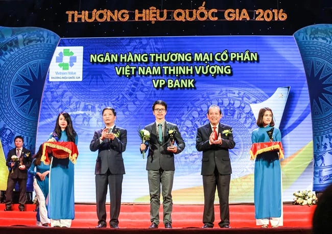 VPBank đạt 10 giải thưởng và chứng nhận trong năm 2016