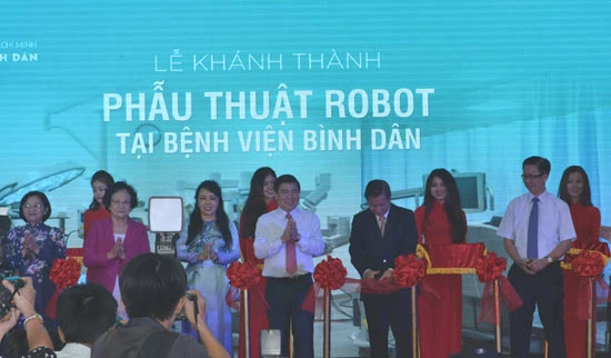 Bệnh viện Bình Dân khánh thành Phẫu thuật nội soi robot hình ảnh 3D