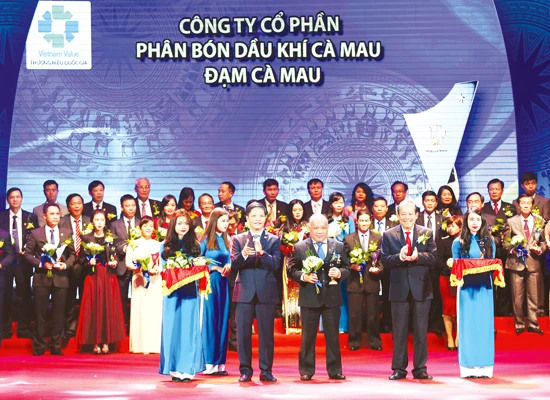 Đạm Cà Mau hạt ngọc mùa vàng tiếp tục là thương hiệu quốc gia 2016