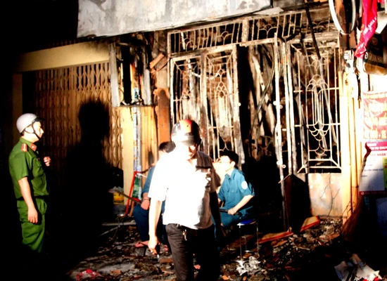 Cháy nhà hẻm trong đêm, ít nhất 6 người chết