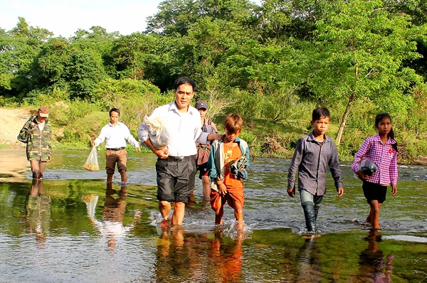 “Đuổi” trò “bắt” chữ