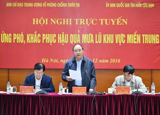 Thủ tướng Nguyễn Xuân Phúc: Tuyệt đối không để người dân các vùng mưa lũ bị đói, rét